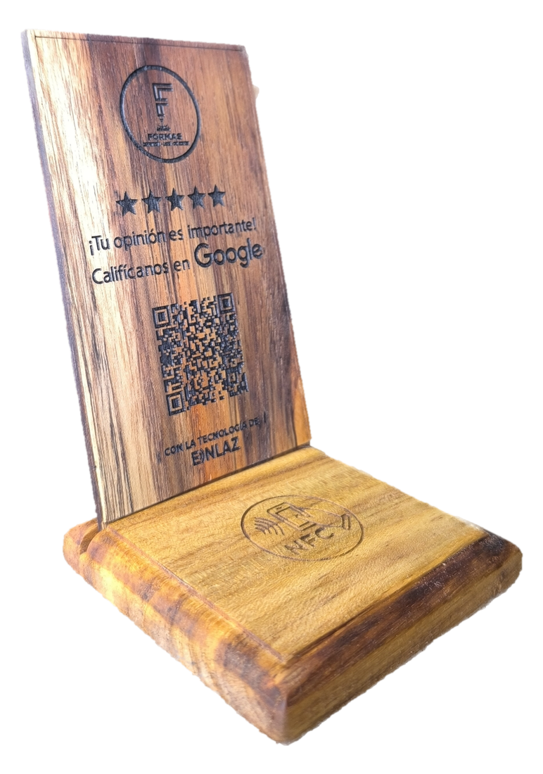 Stand NFC de reseñas de Google en madera